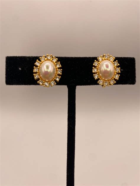 Wyniki dla vintage christian dior pearl earrings : 445 .